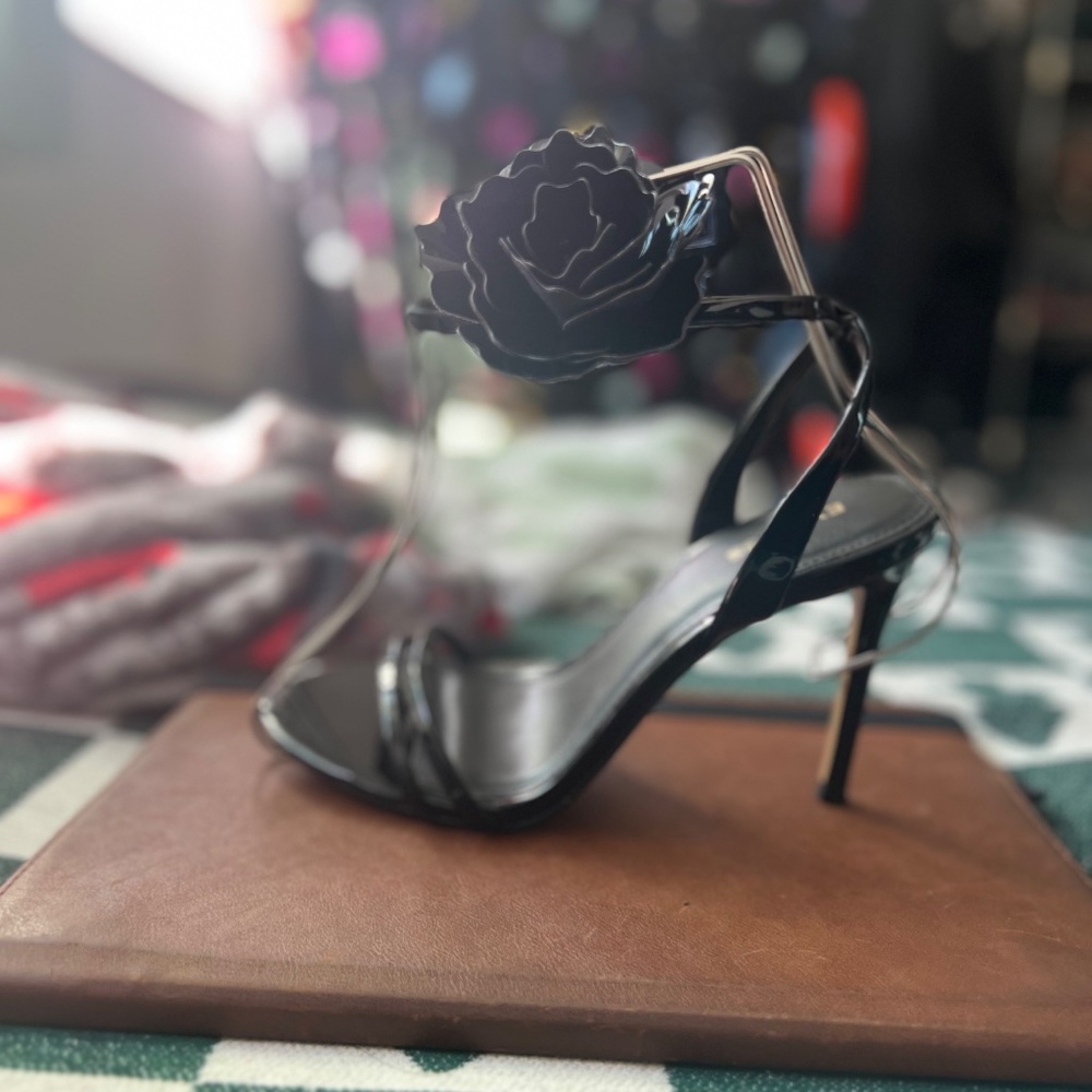 Express/Size 8/ Black Flower - Picture 8 of 8